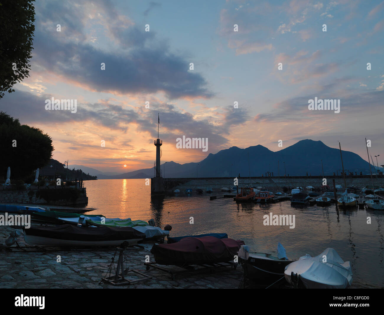 Verbania-Intra, alba sul lago Maggiore, laghi italiani, Piemonte, Italia Foto Stock