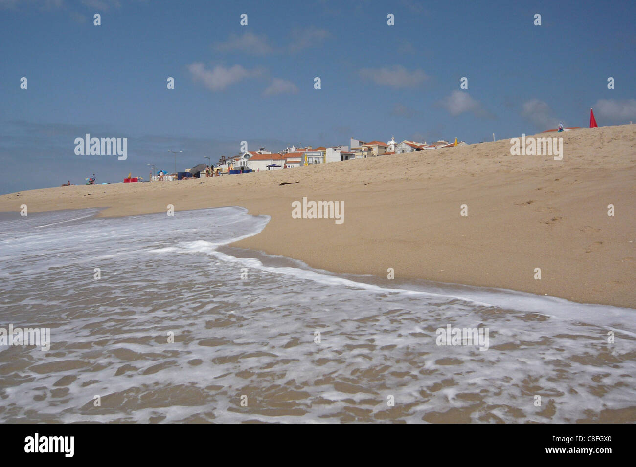 Il Portogallo, Europa Figueira da Foz, spiaggia, mare, sabbia, onde, mare del villaggio Foto Stock
