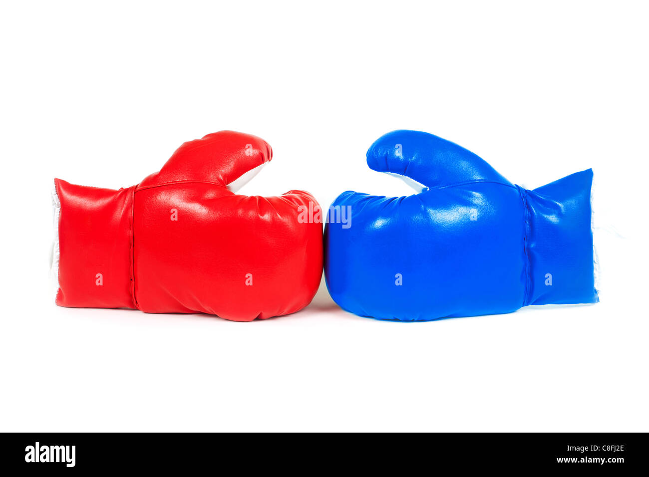 Coppia di rosso e blu in pelle Guanti di inscatolamento. Foto Stock