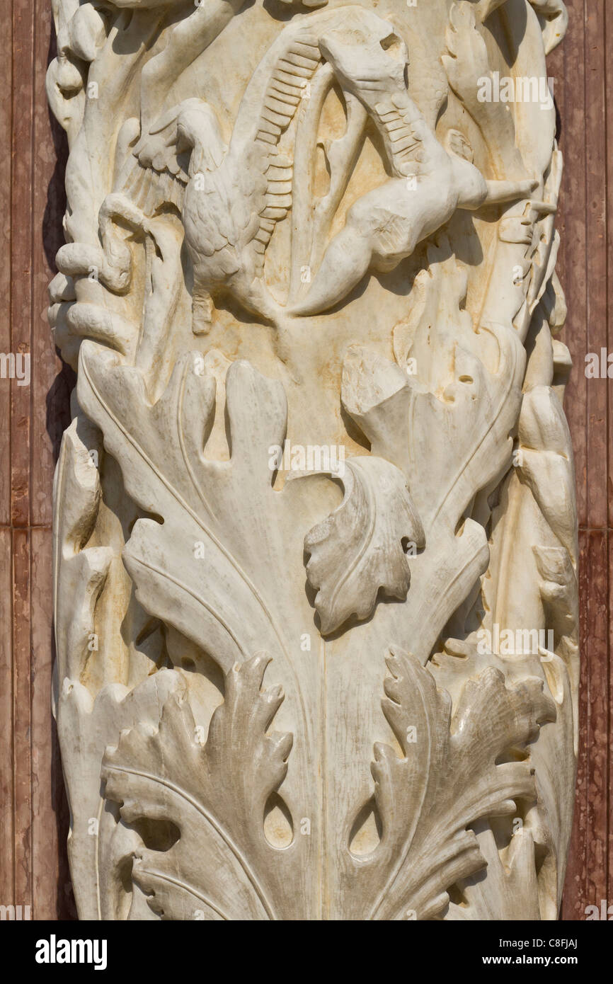 Dettagli in marmo sulla parte esterna della Cattedrale di Siena, Toscana, Italia Foto Stock
