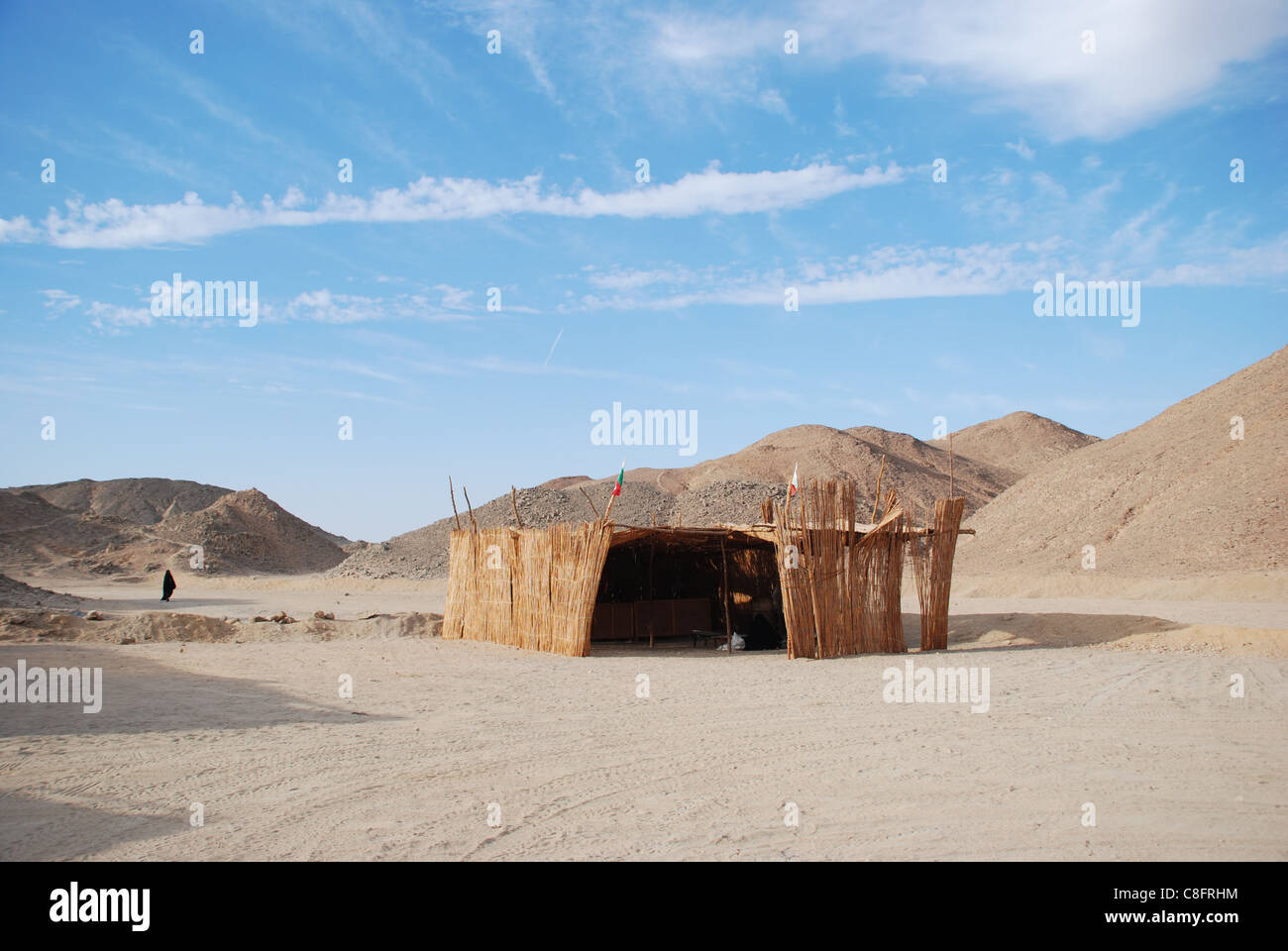 Un beduino del capanno Shara nel deserto, Egitto Foto Stock