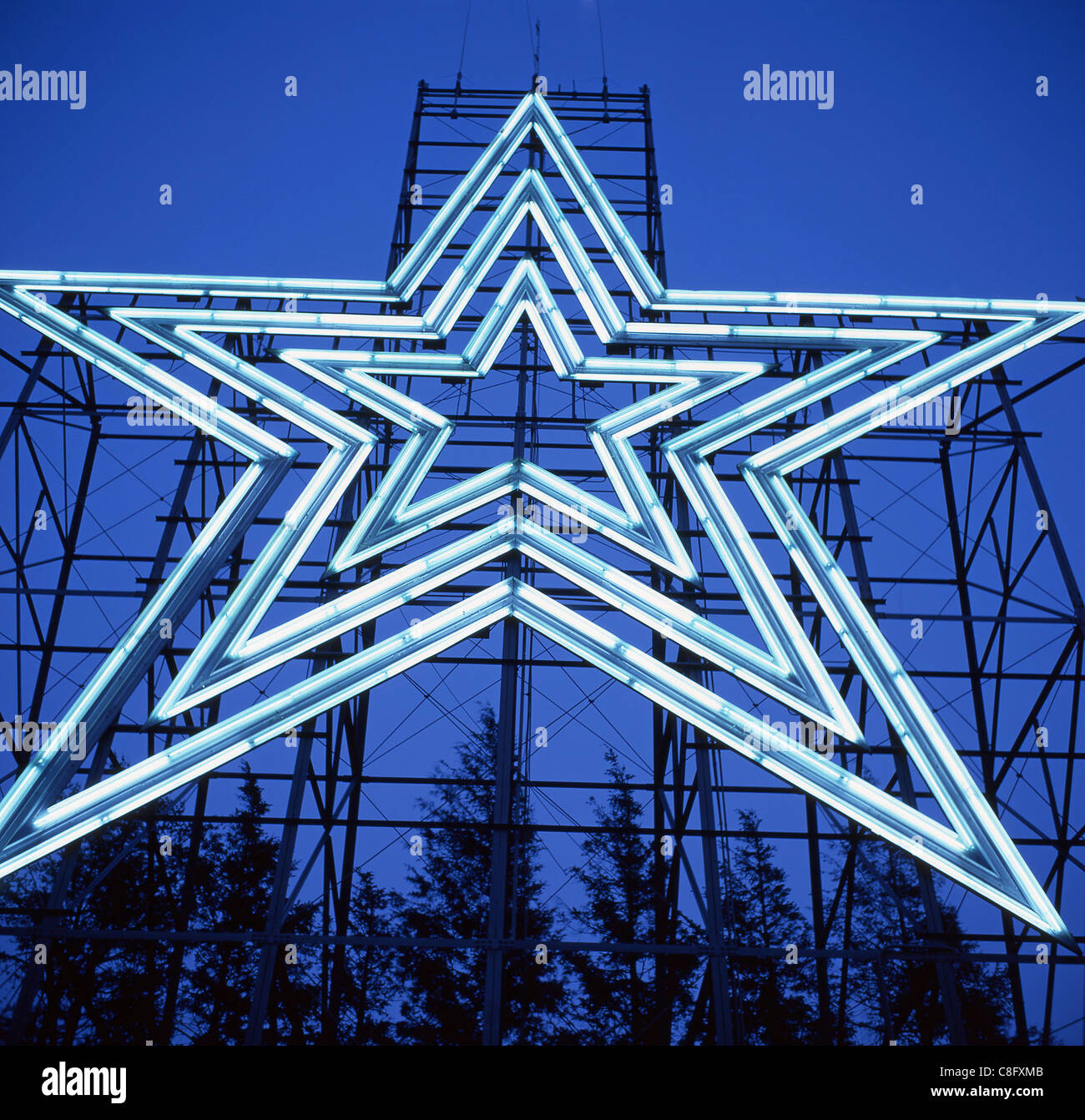 La stella di Roanoke accesa al crepuscolo, Roanoke, Roanoke County, Virginia, Stati Uniti d'America Foto Stock