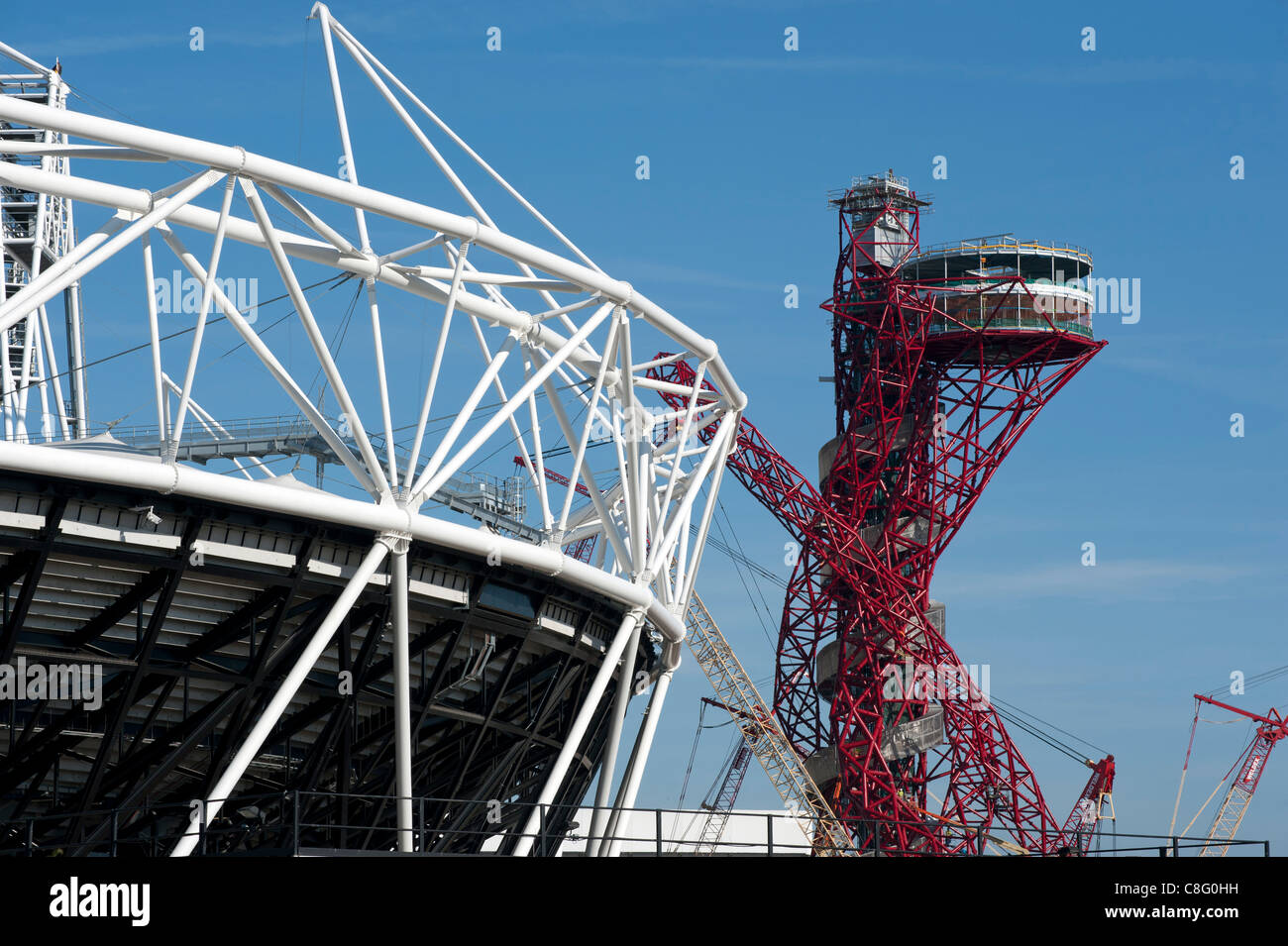 Lo stadio Olimpico in costruzione in Stratford East di Londra per le Olimpiadi del 2012 a Londra, Inghilterra. Il 23 ottobre 2011. Foto Stock