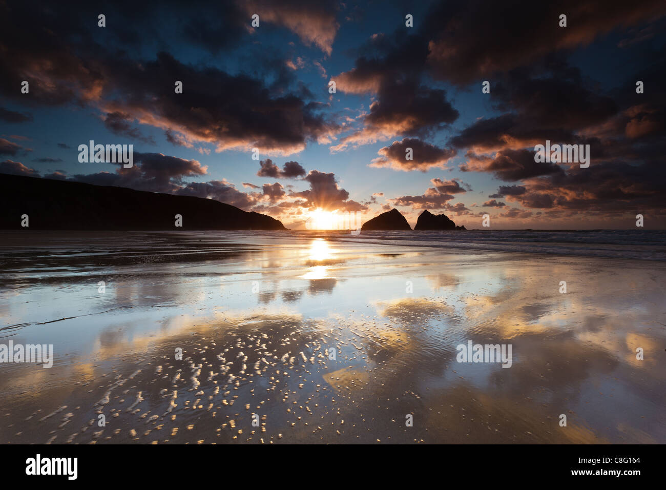 Riflessioni, Tramonto, Holywell Bay, Newquay, Cornwall, Inghilterra Foto Stock