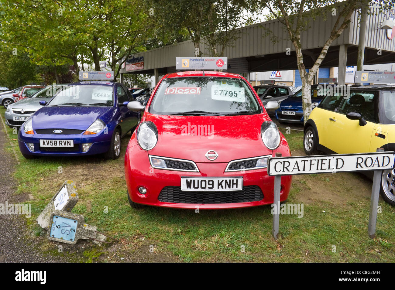 Diesel usato Nissan Micra per la vendita ad un auto showroom in Bury St Edmunds, Regno Unito, 2011 Foto Stock