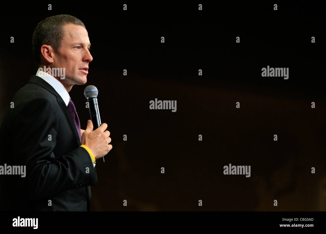 Lance Armstrong parla durante un vertice del cancro in Dubin Foto Stock