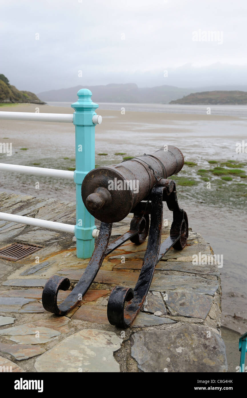 Canon ornamentali portmeirion Italianamente village gwynedd north Wales UK Foto Stock