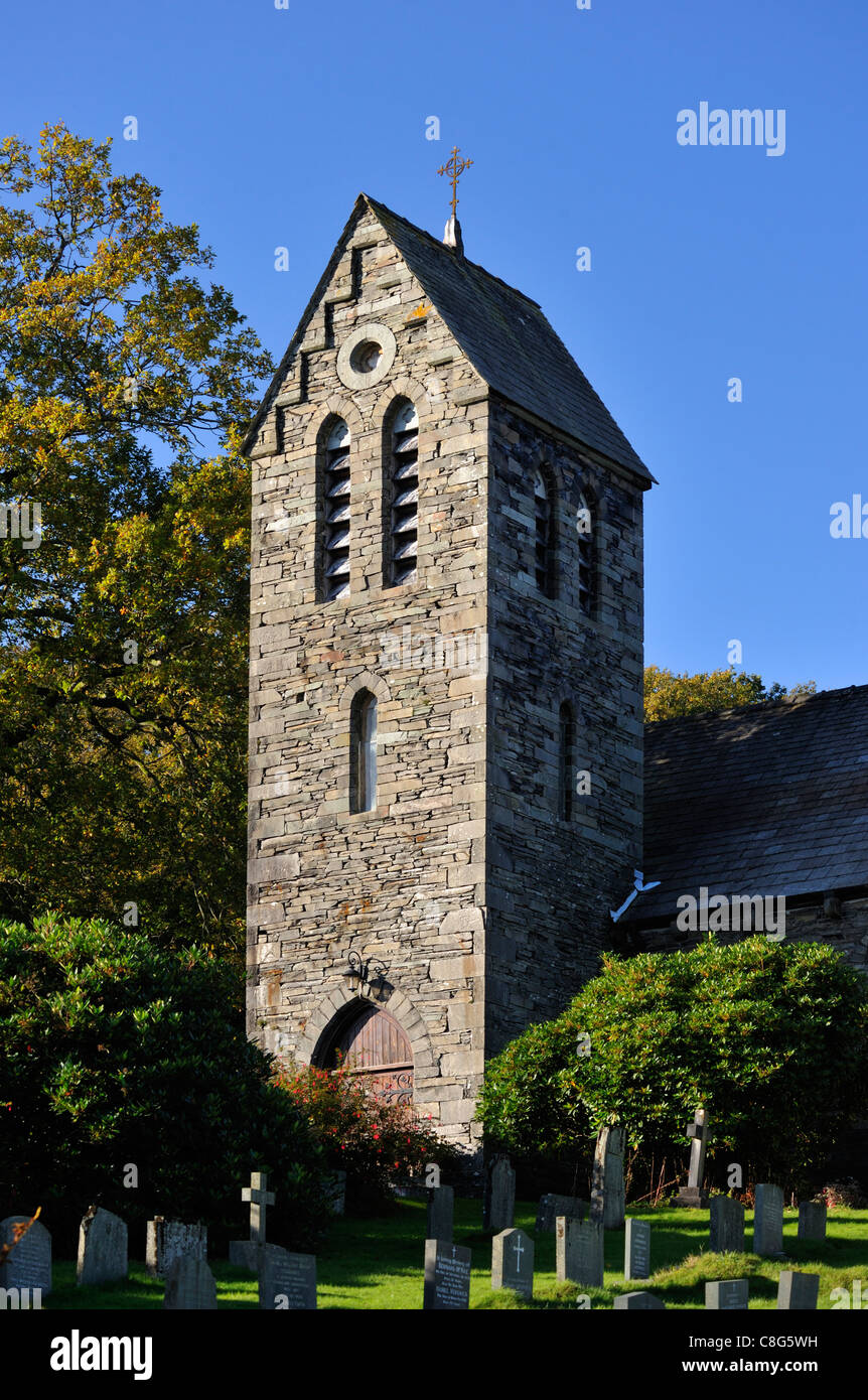 Il sud-ovest della torre. Chiesa del Sacro Cuore. Coniston, Parco Nazionale del Distretto dei Laghi, Cumbria, England, Regno Unito, Europa. Foto Stock