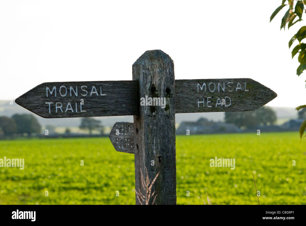 Segno per il monsal trail sentiero nel Derbyshire Peak District Foto Stock