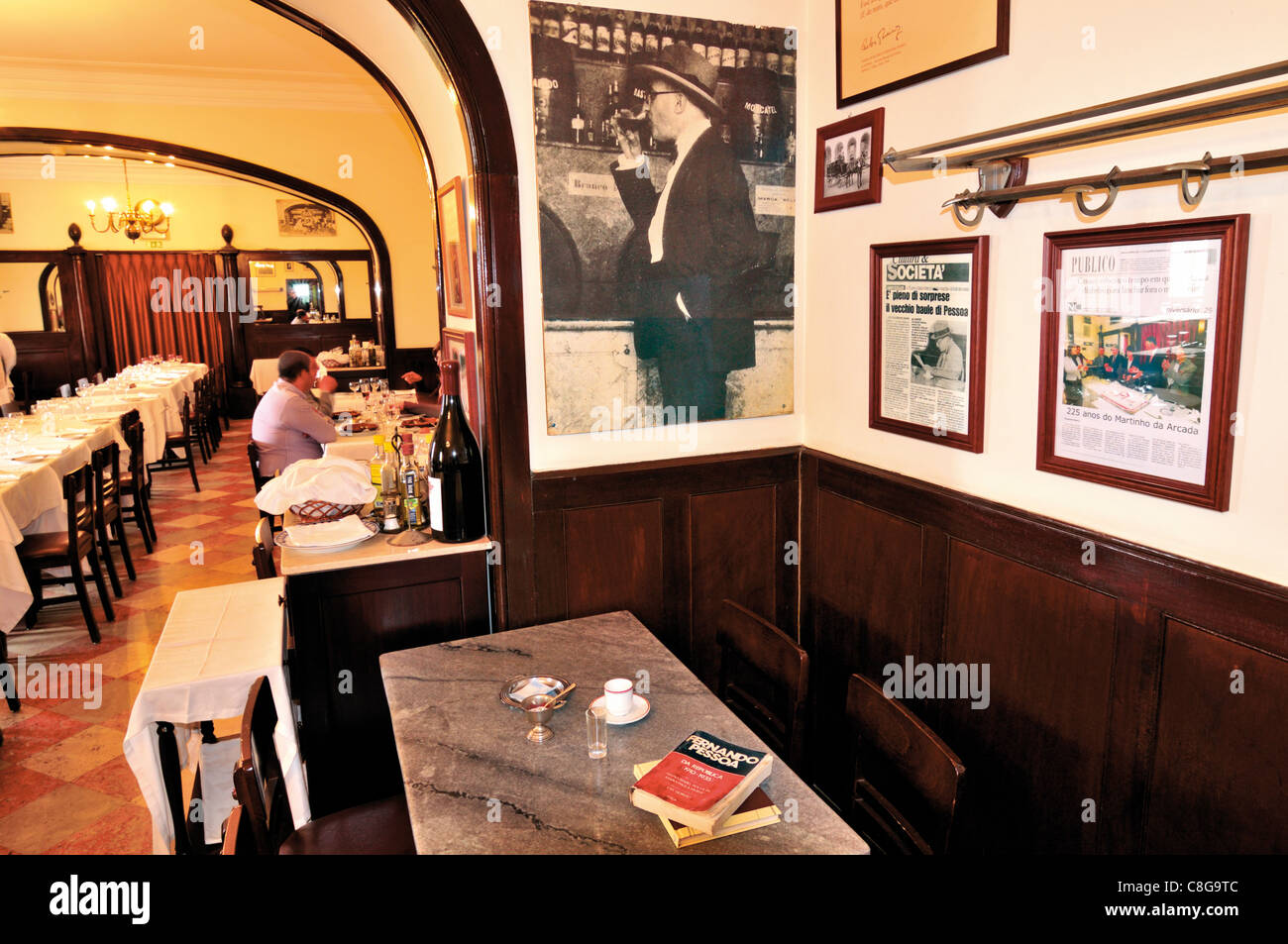 Il portogallo Lisbona: il leggendario luogo preferito del poeta nazionale di Fernando Pessoa nelle coffeehouse Martinho da Arcada Foto Stock