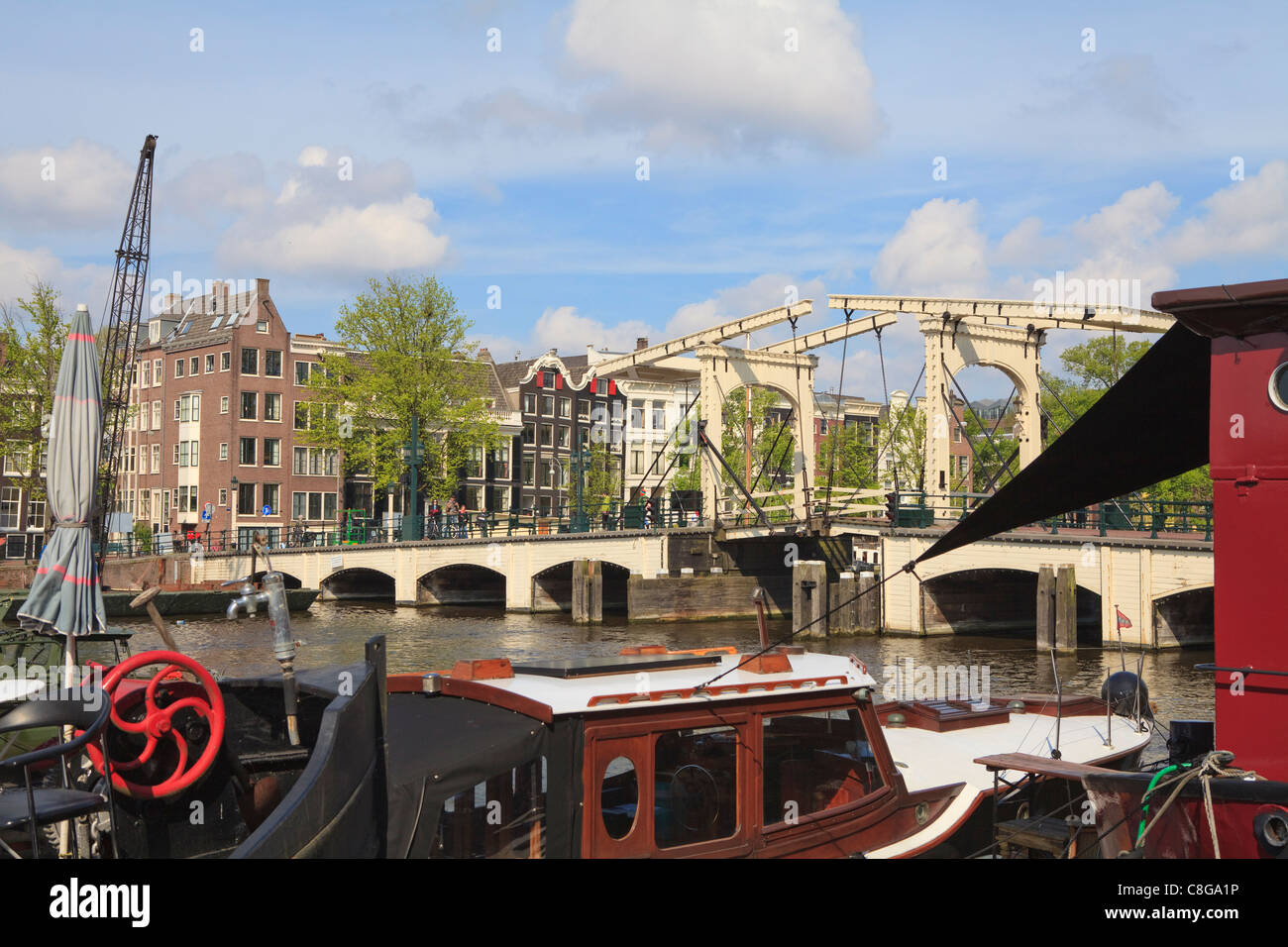 Magere Brug, Fiume Amstel di Amsterdam, Paesi Bassi Foto Stock