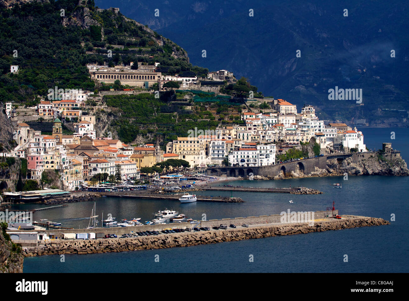 Vista di Amalfi Costiera Amalfitana, Sito Patrimonio Mondiale dell'UNESCO, Campania, Italia Foto Stock