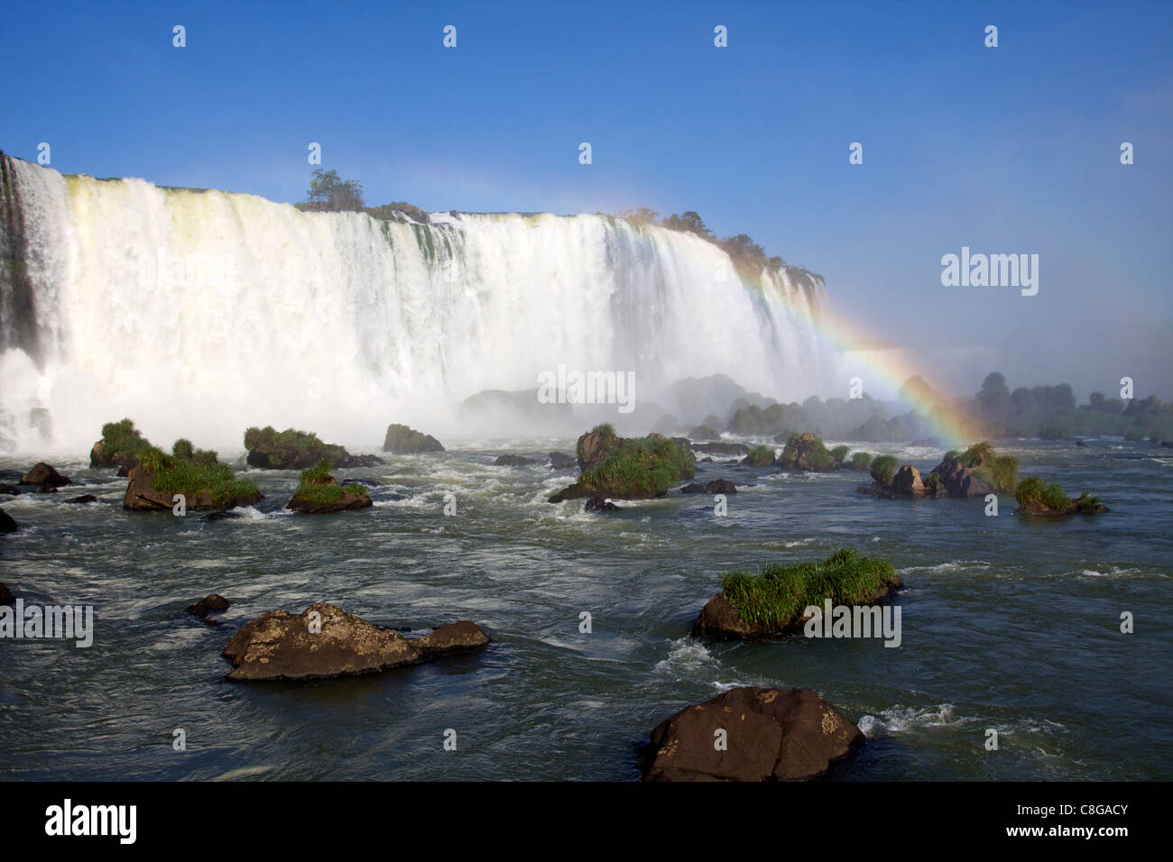 Vista del Iguassu Falls dal lato Brasiliano, Sito Patrimonio Mondiale dell'UNESCO, Brasile Foto Stock