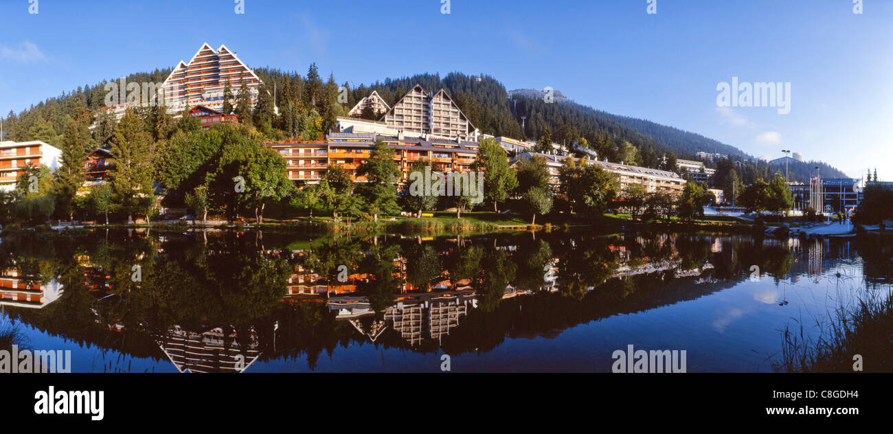 La Svizzera, Europa, Vallese, Crans Montana, turismo, Lac Grenon, lago, estate, hotel, riflessione Foto Stock