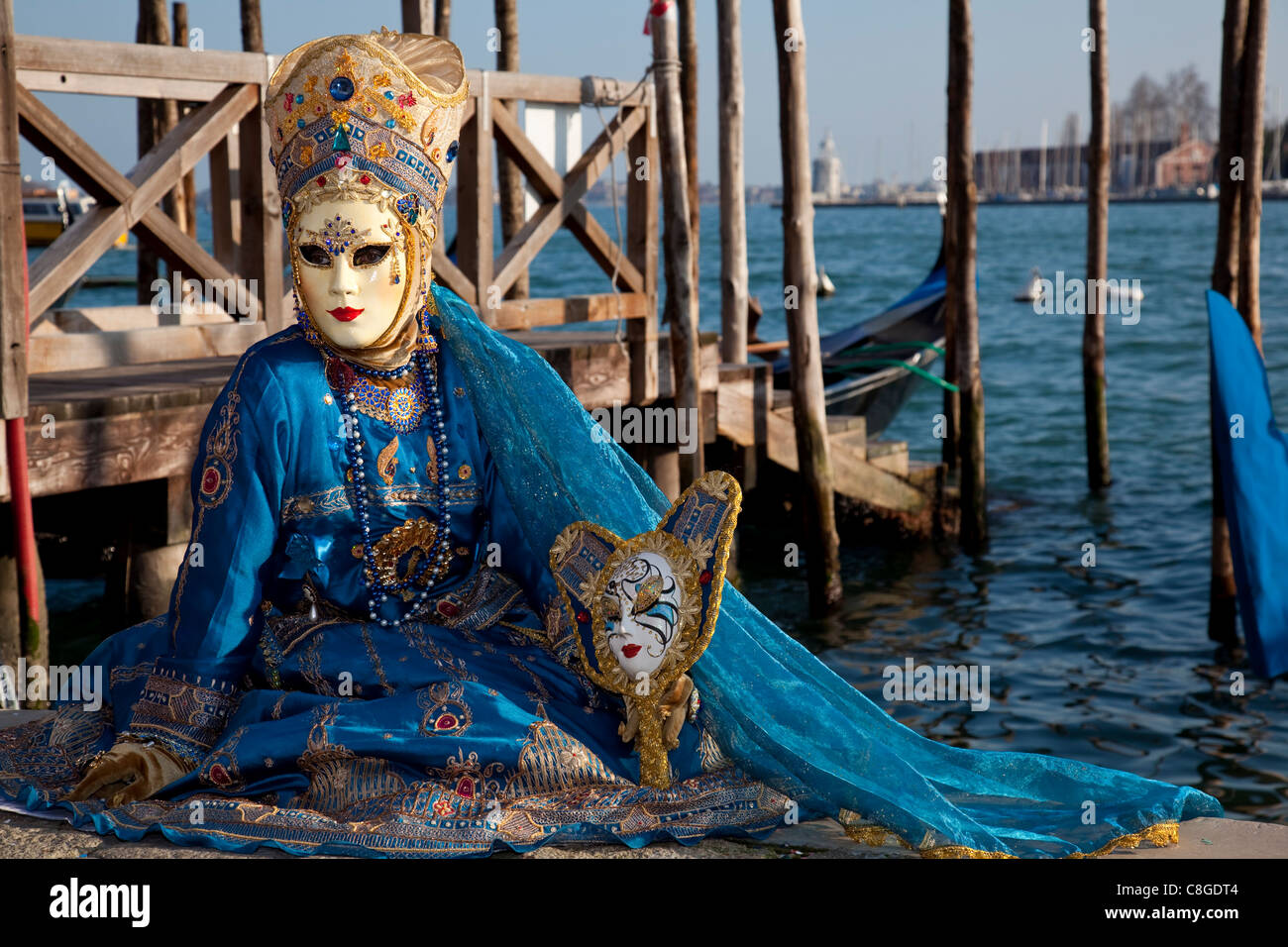 Costumi e maschere durante il Carnevale di Venezia, Venezia, Sito Patrimonio Mondiale dell'UNESCO, Veneto, Italia Foto Stock