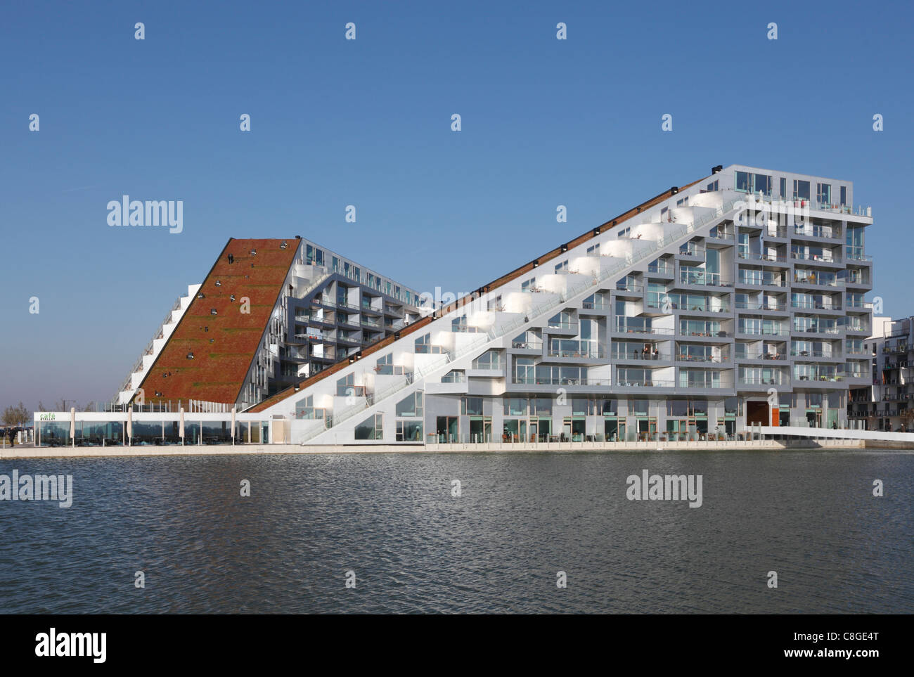Il 8 House - progettato dalla rinomata e riconosciuta e studio di architetti, Bjarke Ingels Group BIG. Architettura moderna. Foto Stock