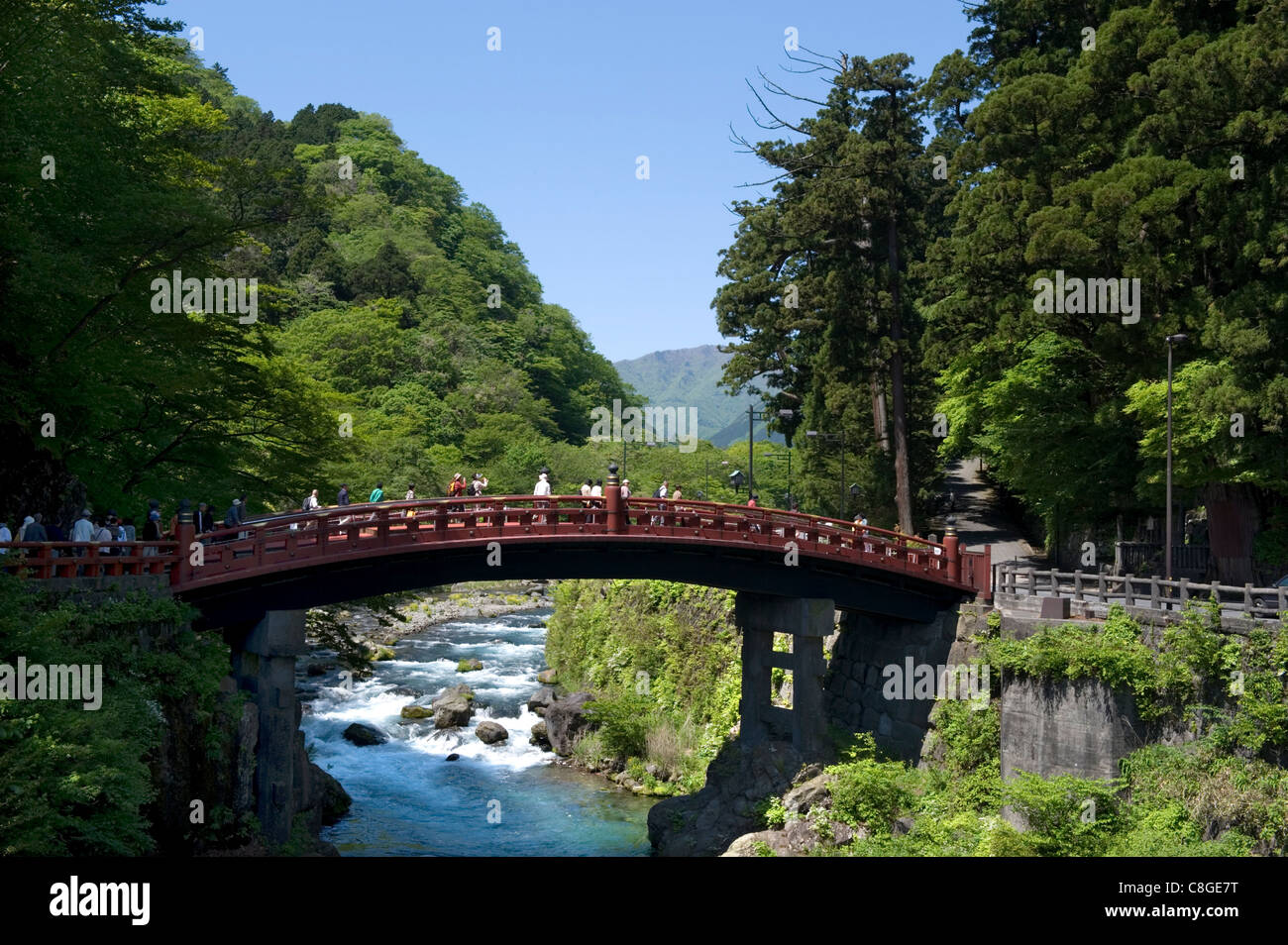 Famoso Santuario Futarasan Shinkyo (Ponte sacro) nella città di Nikko, Prefettura di Tochigi, Giappone Foto Stock