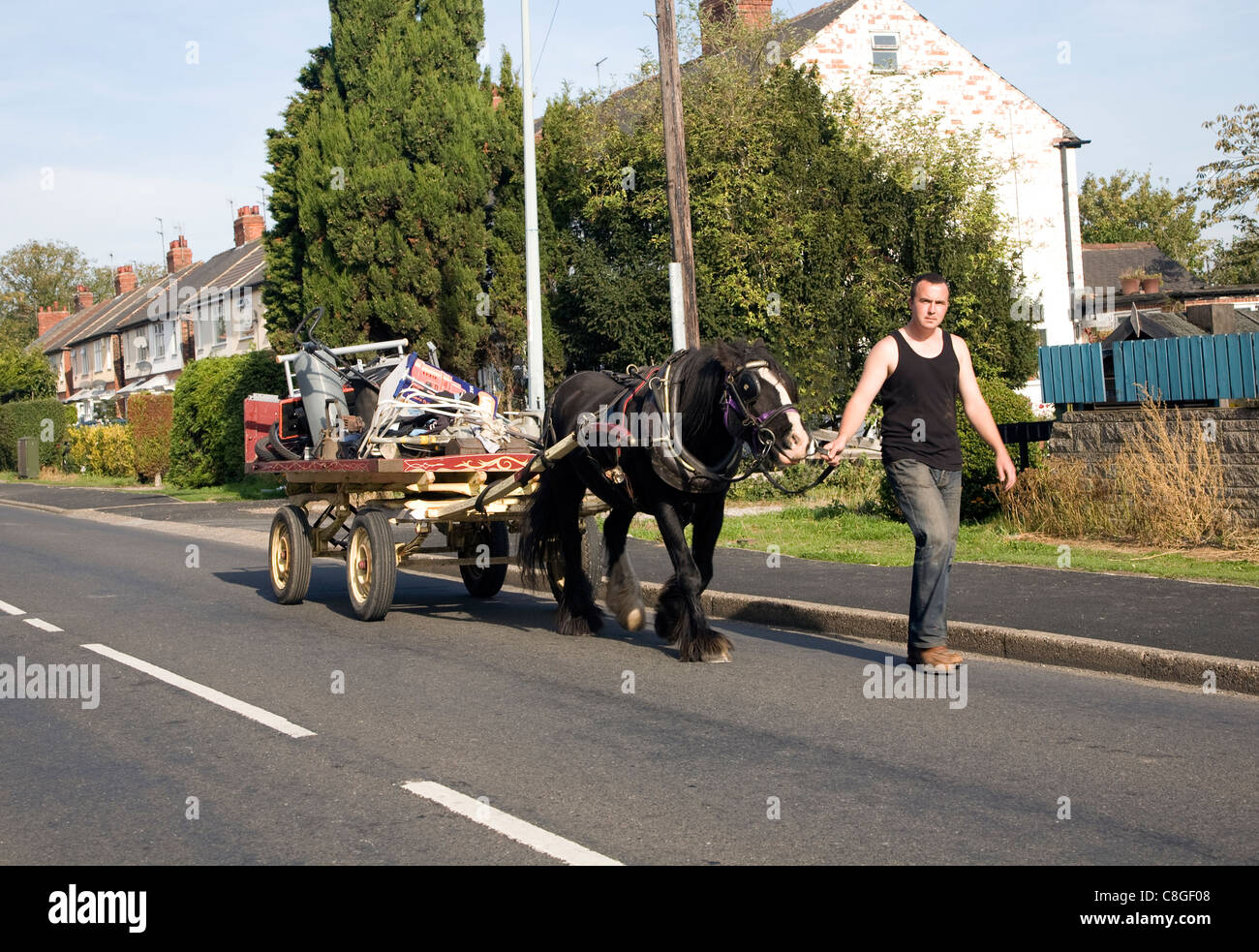 Rag e uomo di osso di cavallo e carrello, Cottingham, Hull, Yorkshire, Inghilterra Foto Stock