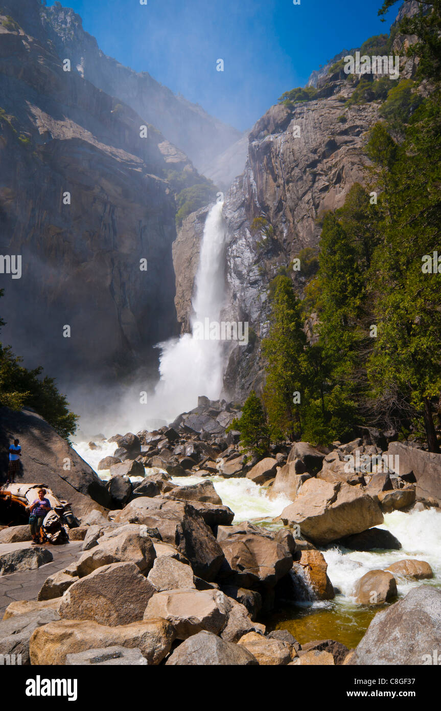 Il parco nazionale di Yosemite Falls, del Parco Nazionale Yosemite, Sito Patrimonio Mondiale dell'UNESCO, California, Stati Uniti d'America Foto Stock