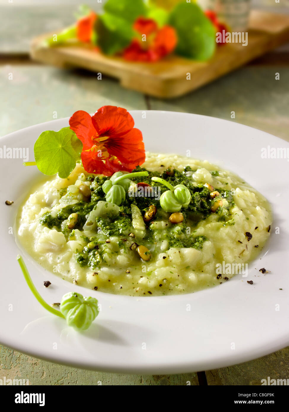 I nasturzi Risotto al pesto Foto Stock
