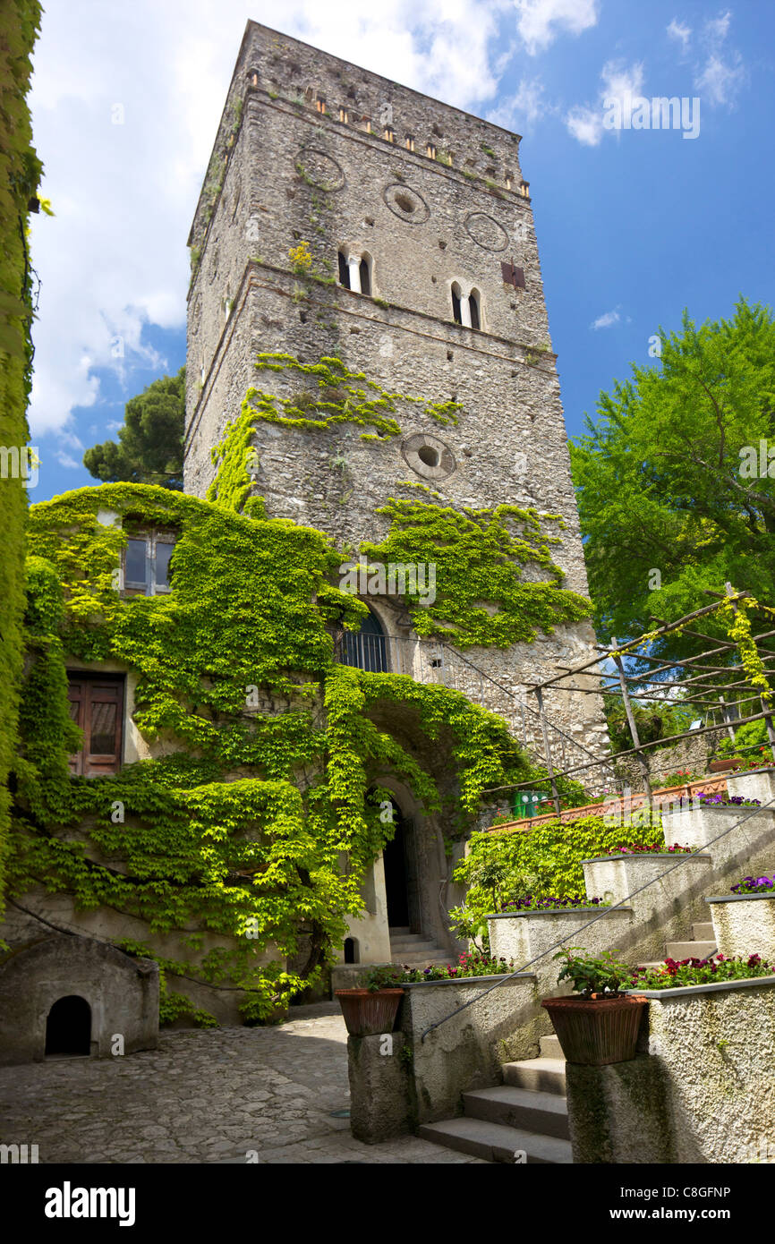 Il XI secolo la torre di Villa Rufolo Gardens, Ravello, Amalfi Coast, Sito Patrimonio Mondiale dell'UNESCO, Campania, Italia Foto Stock