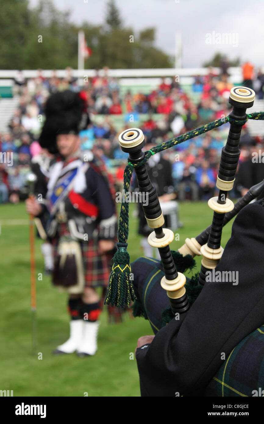 Villaggio di Braemar, Scozia. Vista ravvicinata di cornamuse fuchi a Braemar raccolta di giochi. Foto Stock