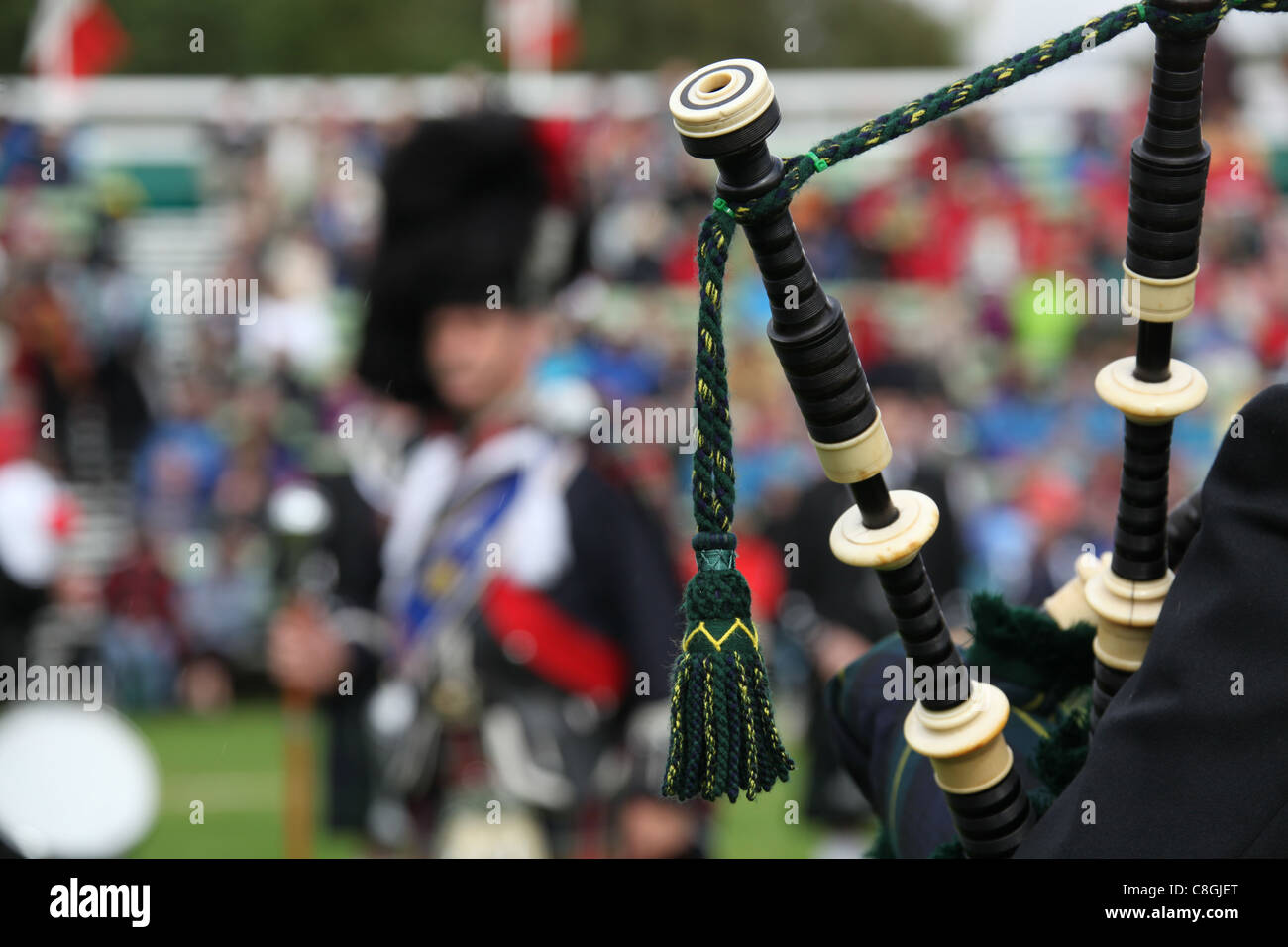 Villaggio di Braemar, Scozia. Vista ravvicinata di cornamuse fuchi a Braemar raccolta di giochi. Foto Stock