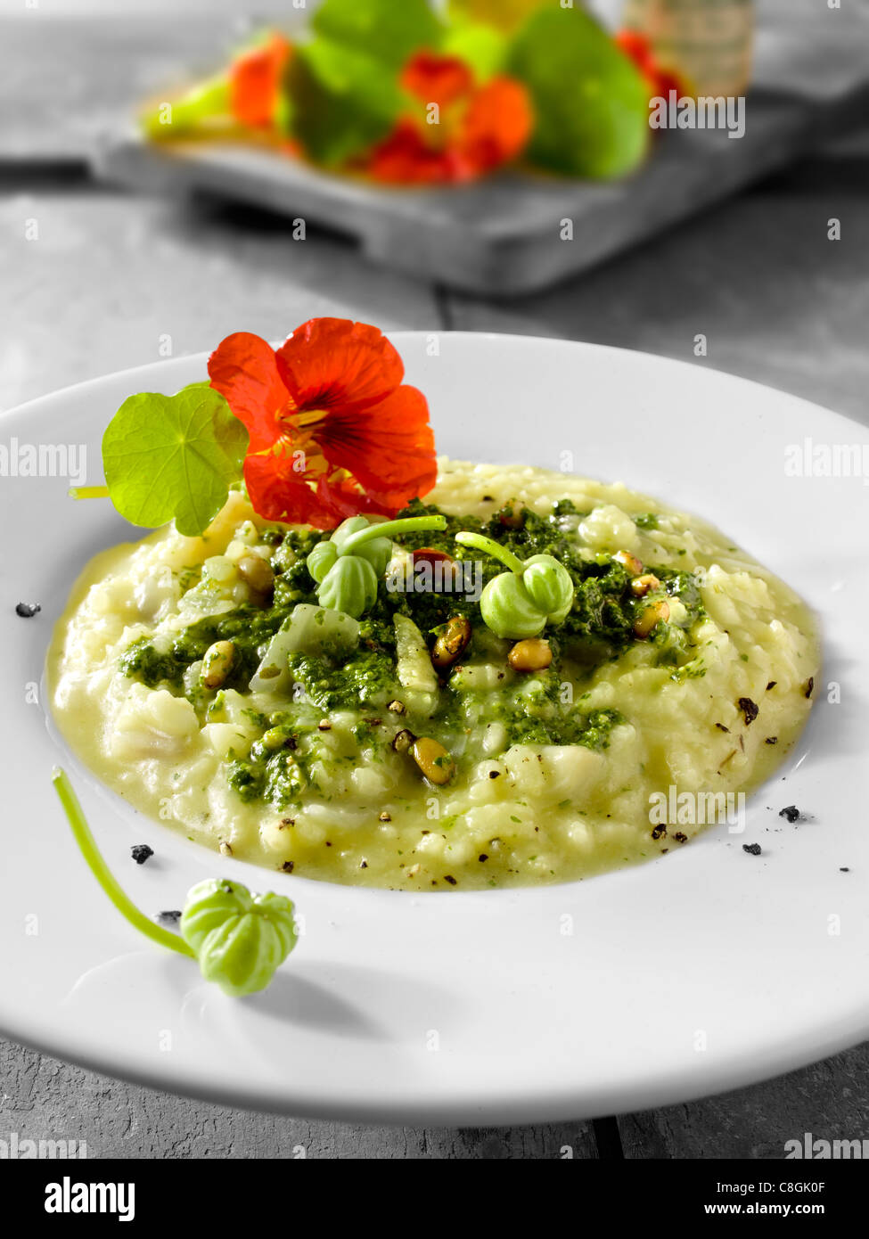 I nasturzi Risotto al pesto Foto Stock