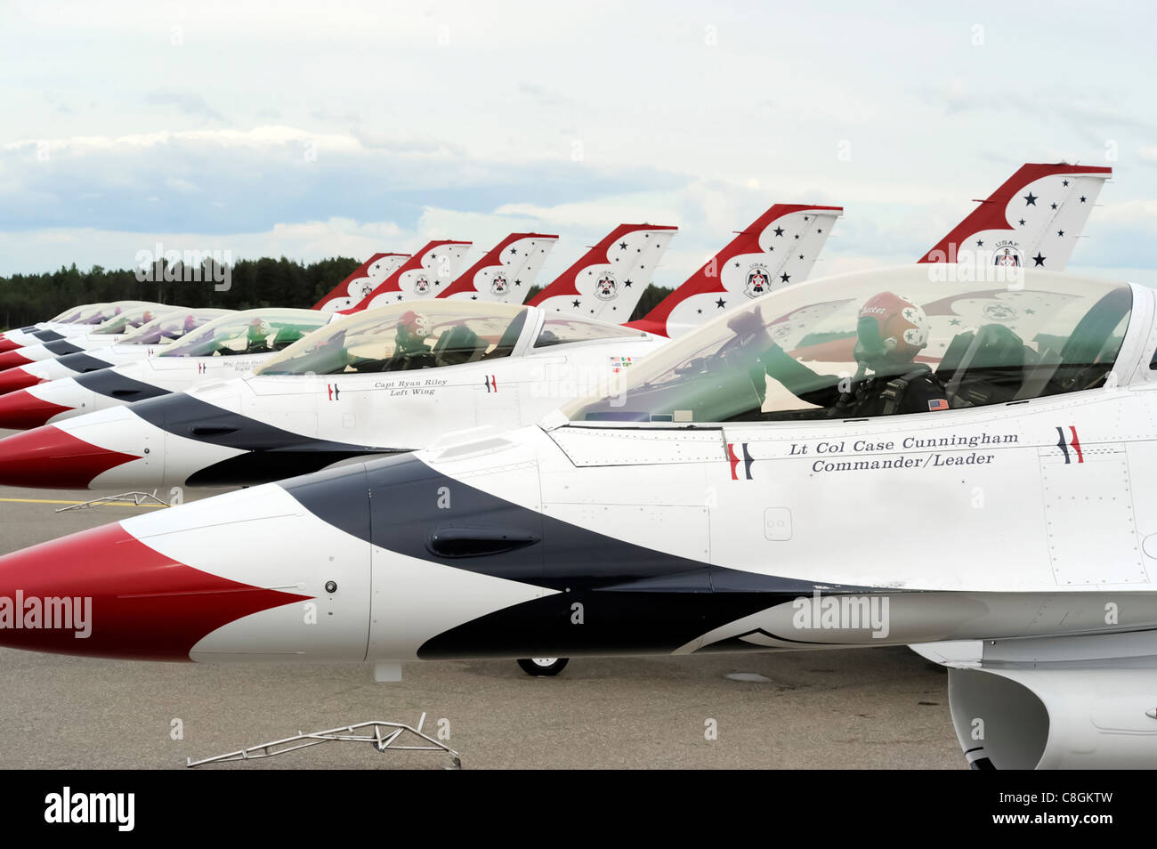 Il Thunderbirds preparare al taxi 17 giugno 2011, all'aeroporto di Turku, Finlandia. Foto Stock