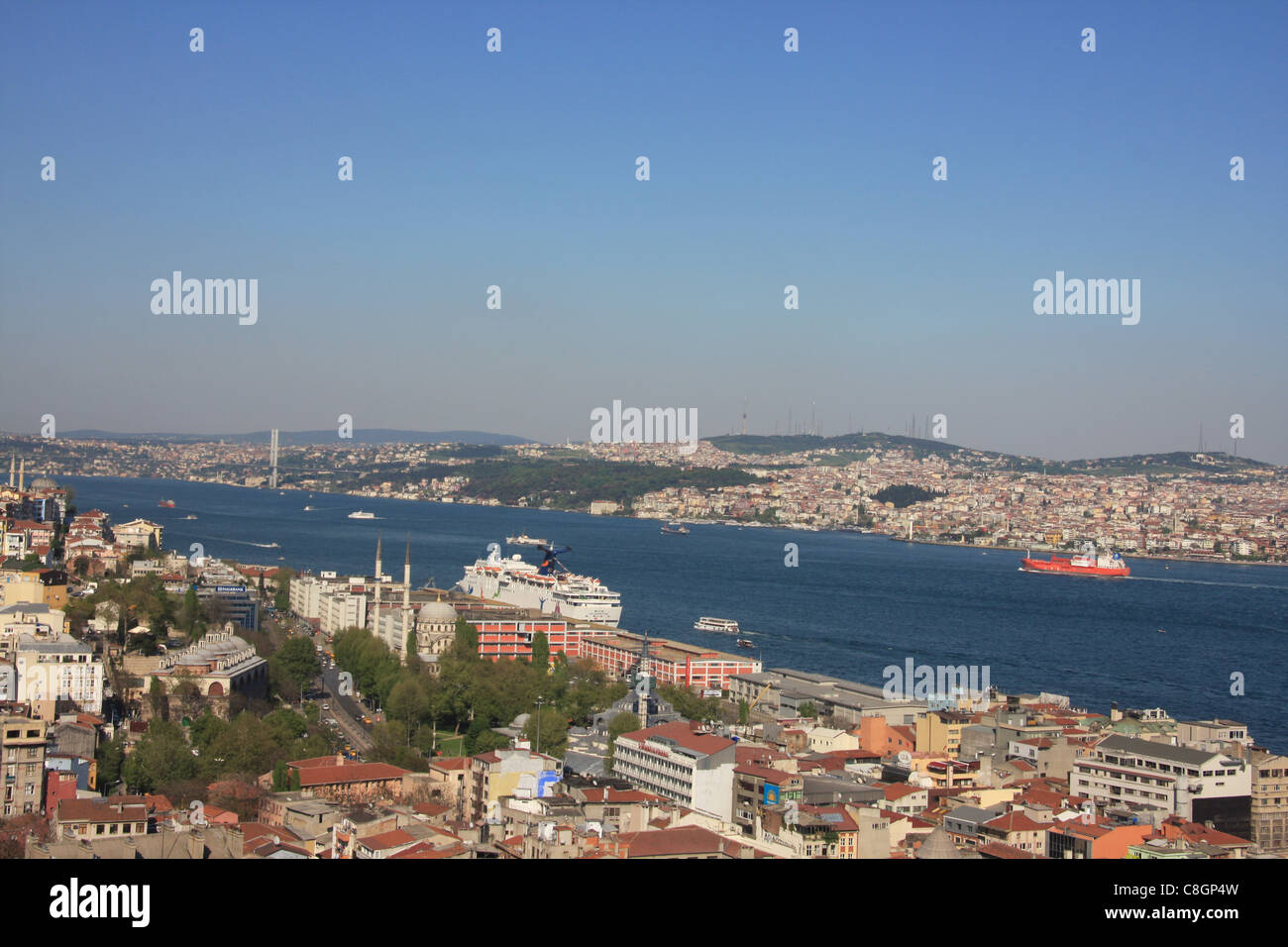 Istanbul, Turchia, panoramica, sul Bosforo, Asia, canal, canale, Beyoglu, paese, città, tetti, viaggi, turismo, Foto Stock