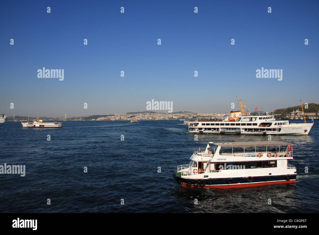 Istanbul, Turchia, panoramica, sul Bosforo, Asia, canal, canale, barche, acque, il Ponte di Galata, viaggi, turismo, Foto Stock