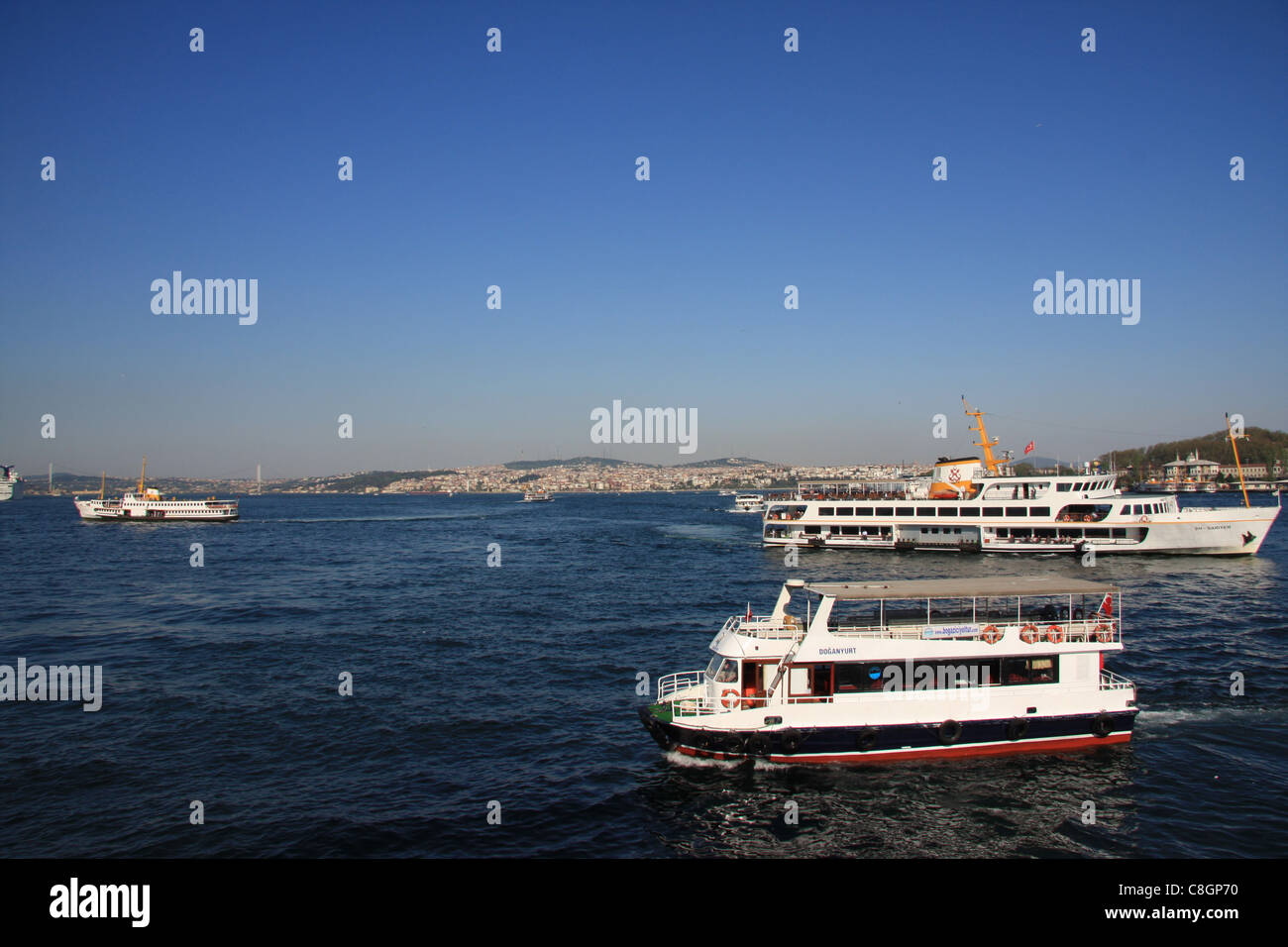 Istanbul, Turchia, panoramica, sul Bosforo, Asia, canal, canale, barche, acque, il Ponte di Galata, viaggi, turismo, Foto Stock