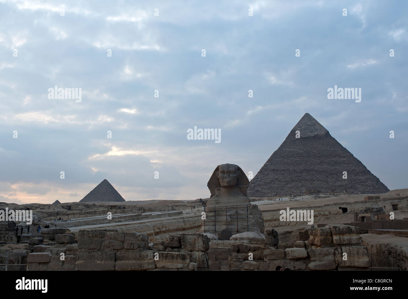 La sfinge e le Piramidi di Giza, il Cairo, Egitto Foto Stock