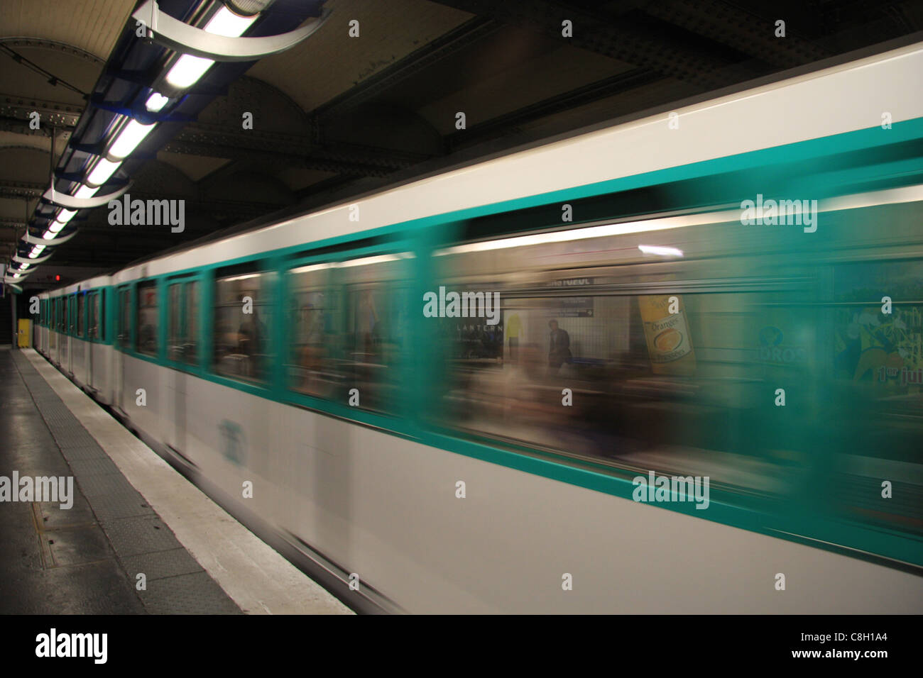 Parigi, metro, alla metropolitana, metropolitana, Reaumur Sebastopol, treno, ingresso, trasporti, pubblicamente, sfocature Foto Stock