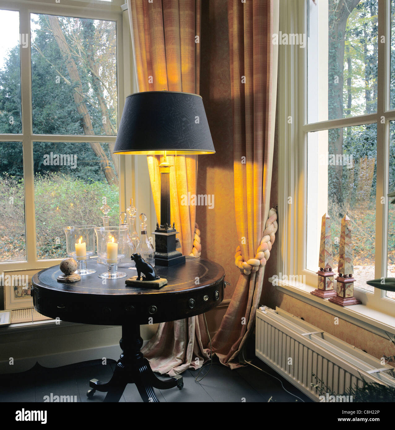 Paesi Bassi, Olanda, Europa, architettura, interni, villa, lampada , tavolo, candela Foto Stock