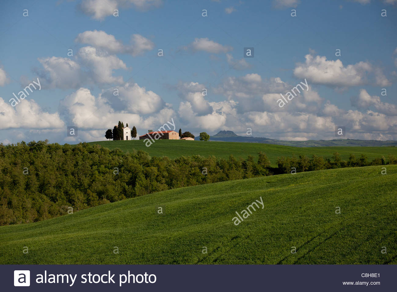 Capella di Vitaleta sorge sul pendio di una collina in Toscana. Foto Stock