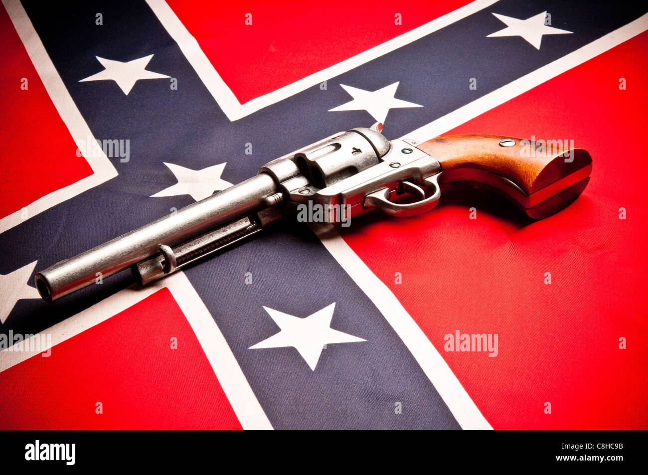 Colt45 revolver e bandiera confederate Foto Stock