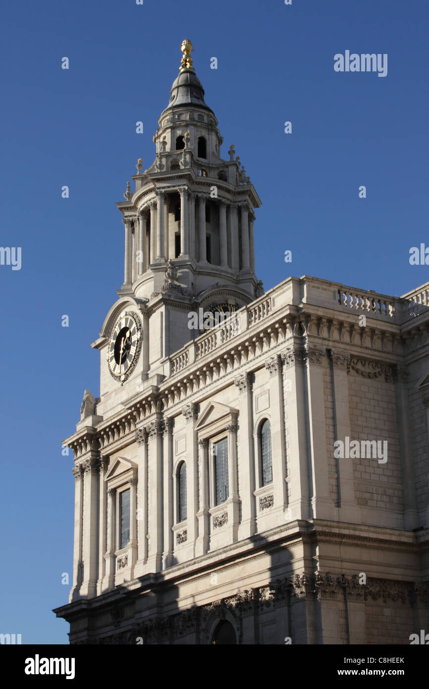 La Torre dell'orologio di St Pauls Cathedral Londra Foto Stock