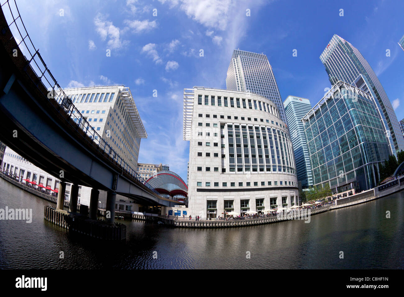 Canary Wharf DLR station e moderni edifici a Canary Wharf, West India Docks, Isle of Dogs, East London, England, Regno Unito, regno Foto Stock