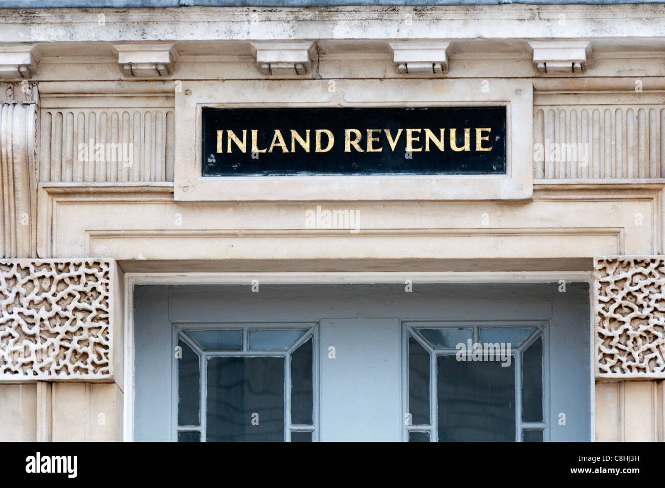 Un segno per l Inland Revenue su Somerset House. Foto Stock
