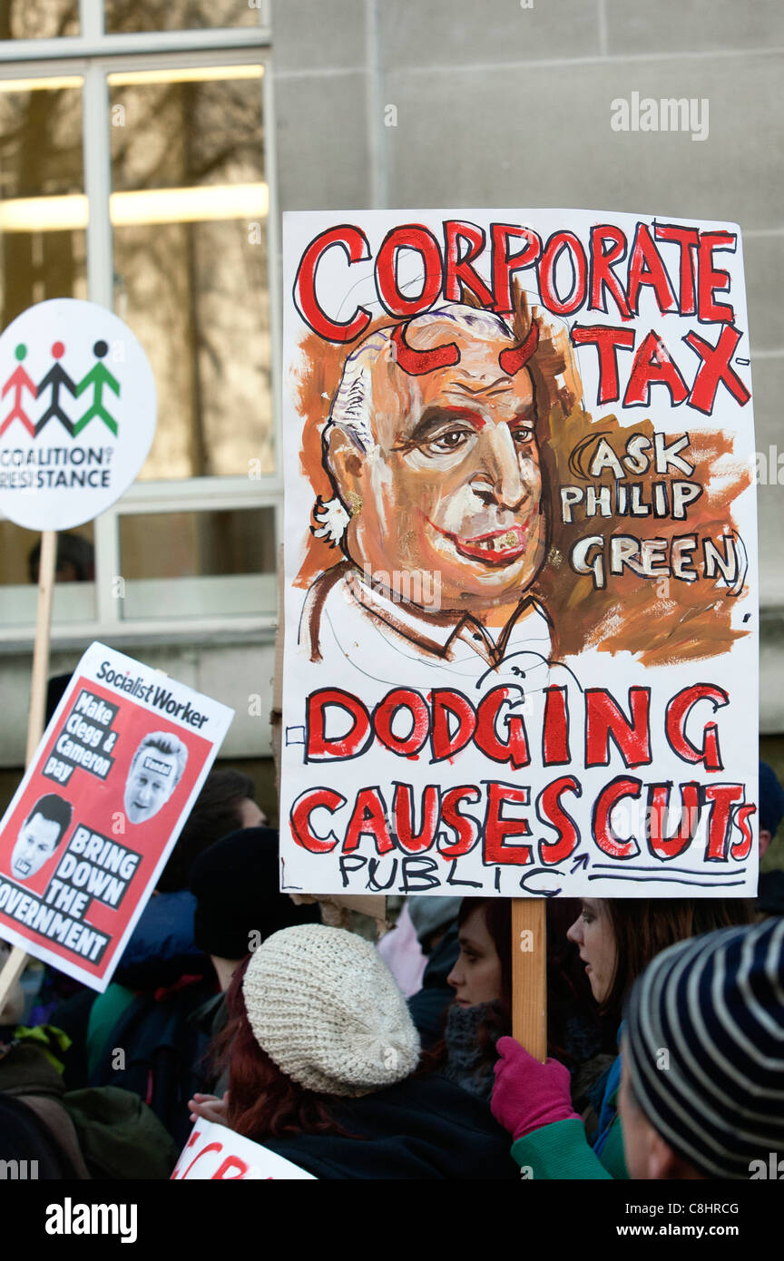 Una targhetta che mostra Philip Green è portato a proteste studentesche a Londra 09/12/2010. Foto Stock