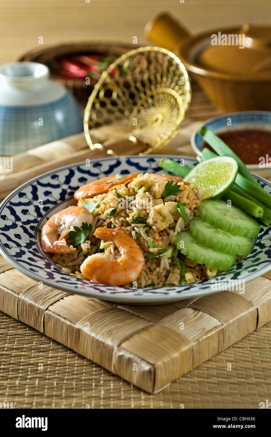 Gamberi Thai fried rice Khao Pad goong Foto Stock