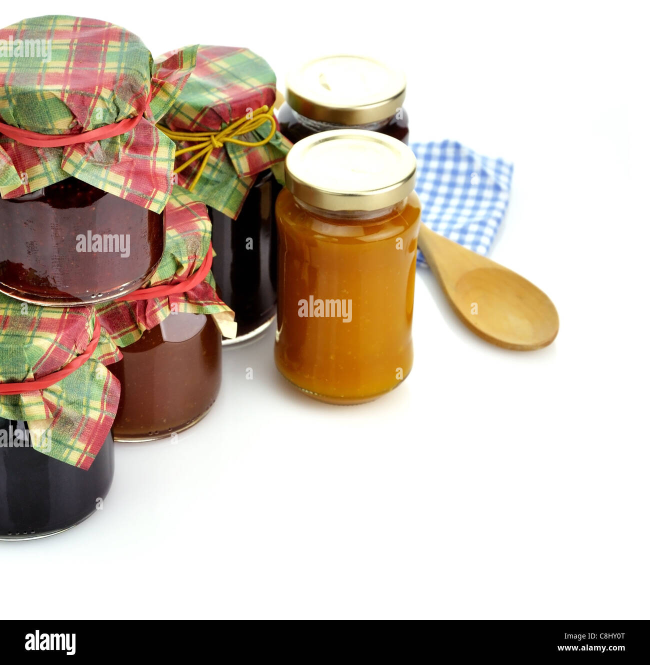 Assortimento di marmellata fatta in casa in vasetti di vetro Foto Stock