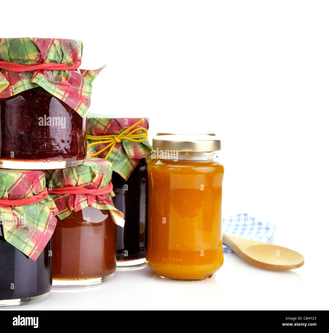Assortimento di marmellata fatta in casa in vasetti di vetro Foto Stock