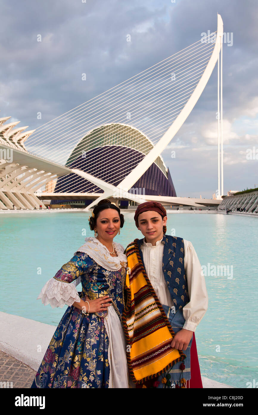 Spagna, Europa, Valencia, Città delle arti e della scienza, Calatrava, architettura moderna, giovane, tradizionale, costume e cultura Foto Stock