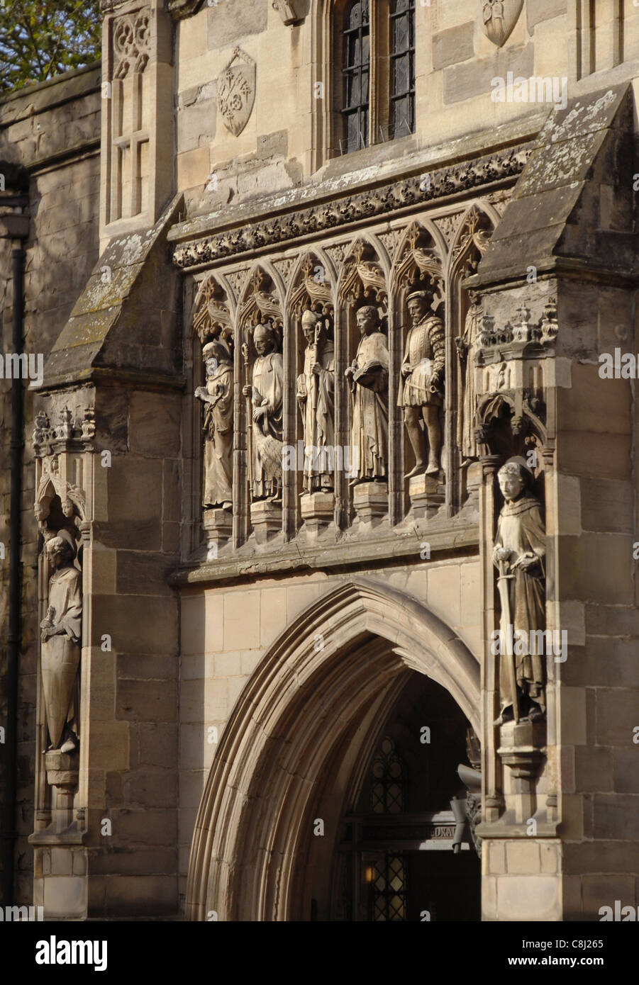 Cattedrale di Leicester. Il Normanno ha cominciato a costruire la chiesa di 900 anni fa. Dopo molti cambiamenti, divenne cattedrale nel 1927. Foto Stock