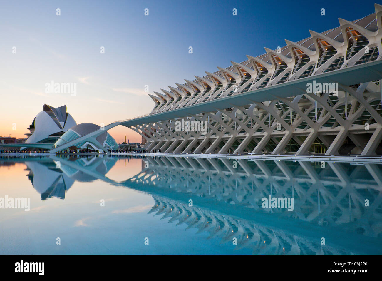 Spagna, Europa, Valencia, Città delle arti e della scienza, Calatrava, architettura moderna, acqua Foto Stock
