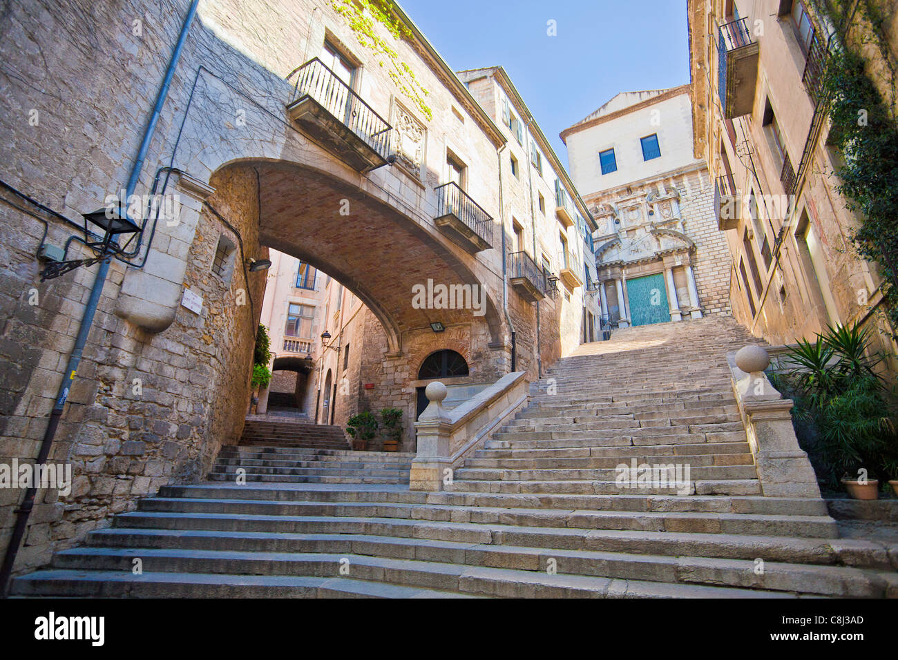 Spagna, Europa, Catalunya, Girona, San Domenec, Street, scale, balcone, arch Foto Stock