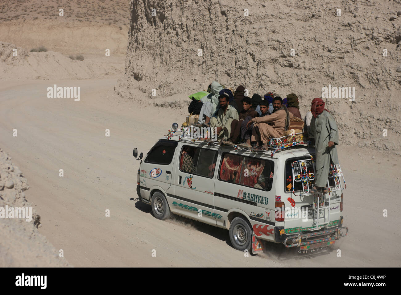 Auto bus, pullman, pachistano passeggero, Pakistan, Belucistan, Asia, passeggeri pullman, omnibus, carico, sul modo in cui, sulla strada, tra Foto Stock