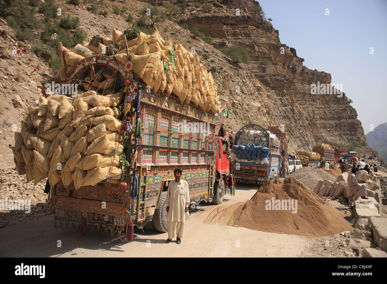 Carrello, pakistane, Pakistan, Asia, Belucistan, carico di merci, sul modo in cui, sulla strada, viaggi, sovraccarico, il traffico Foto Stock